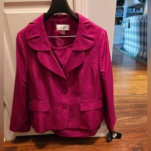 Le Suit Women's Fuchsia suit- NWT